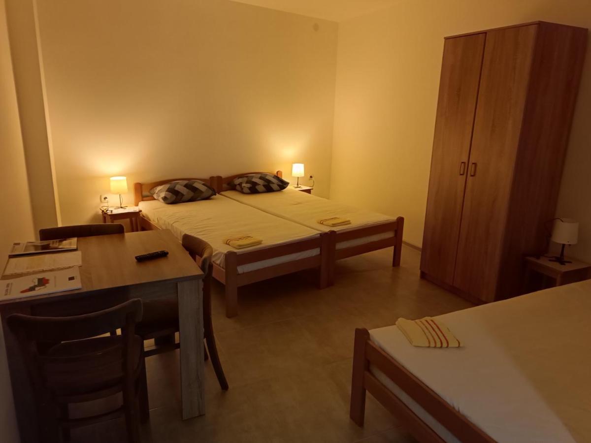 Appartamento Adamovic Pirot Esterno foto